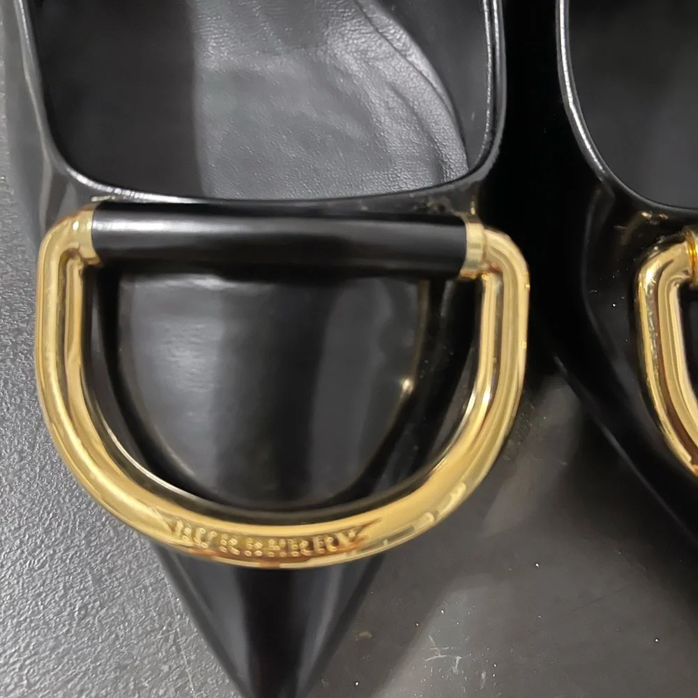 Burberry Flanagan D-Ring Pumps. Made in Italy. Size: US 8 1/2, UK 6, EUR 39 - Picture 7 of 16